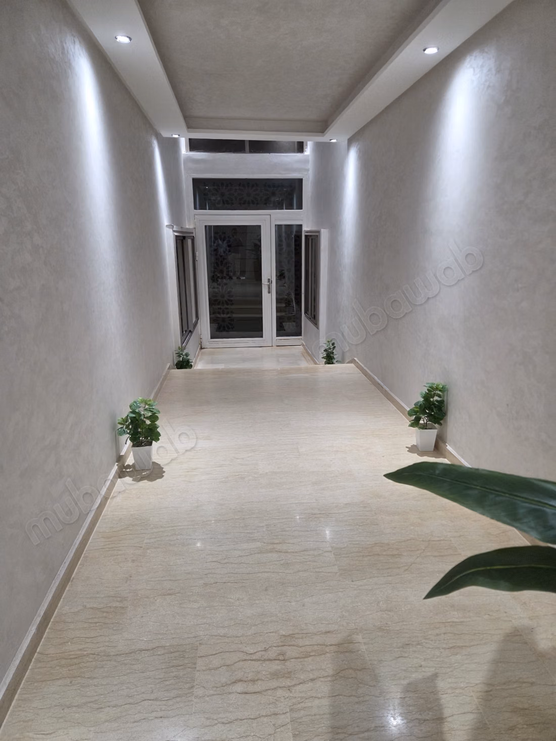 Appartement en location à Sala el Jadida. Superficie 96 m². Salon traditionnel marocain, résidence sécurisée