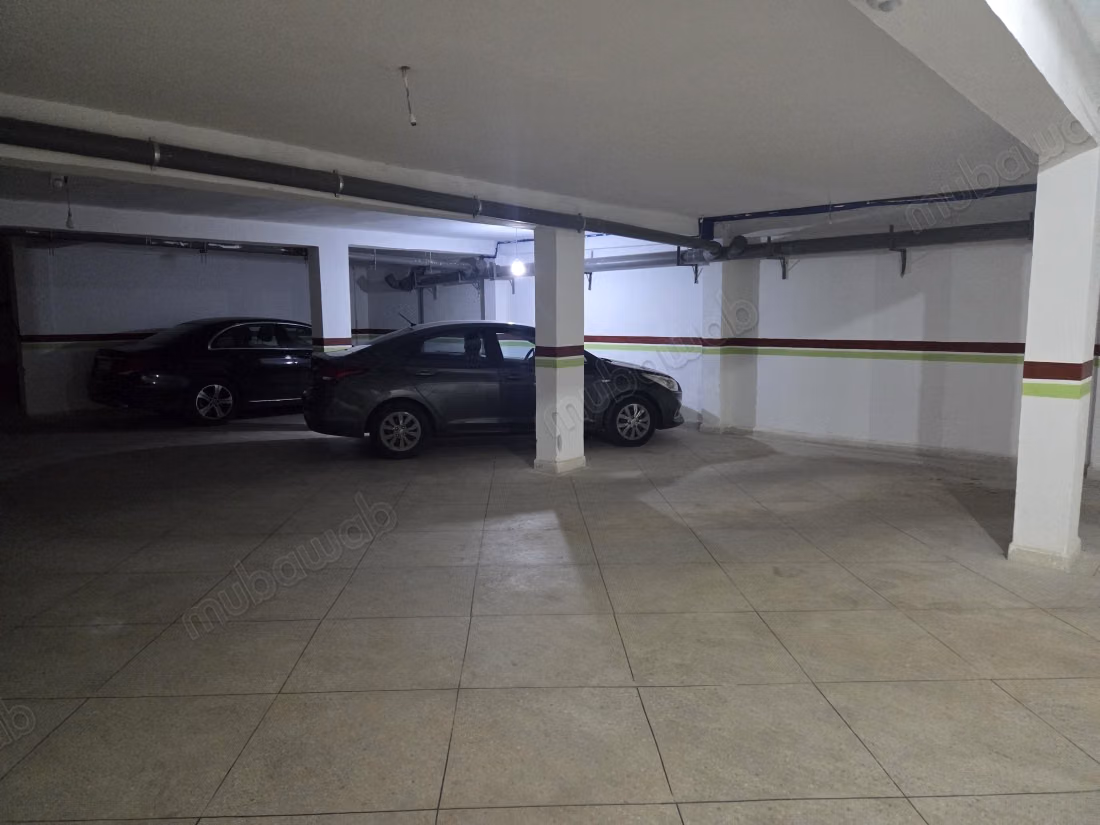 Appartement en location à Sala el Jadida. Superficie 96 m². Salon traditionnel marocain, résidence sécurisée