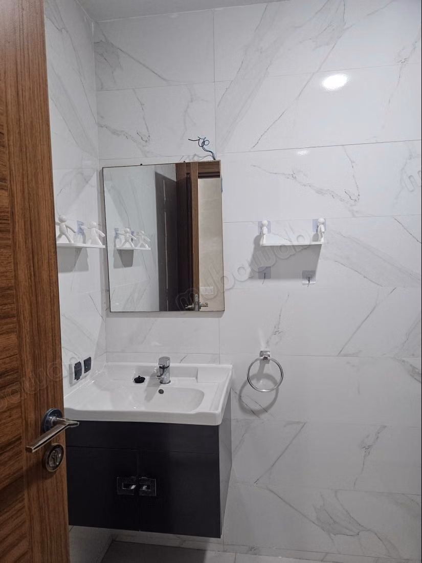 Appartement en location à Sala el Jadida. Superficie 96 m². Salon traditionnel marocain, résidence sécurisée