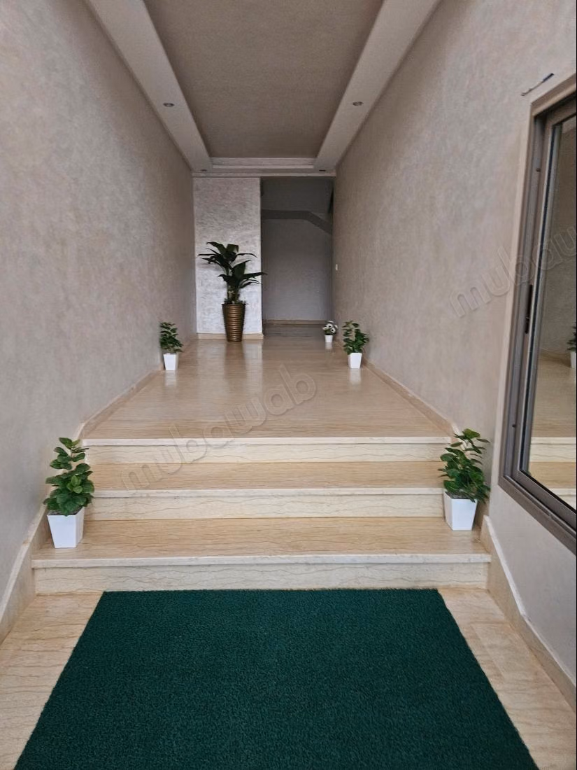 Appartement en location à Sala el Jadida. Superficie 96 m². Salon traditionnel marocain, résidence sécurisée