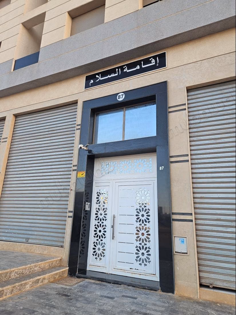 Appartement en location à Sala el Jadida. Superficie 96 m². Salon traditionnel marocain, résidence sécurisée