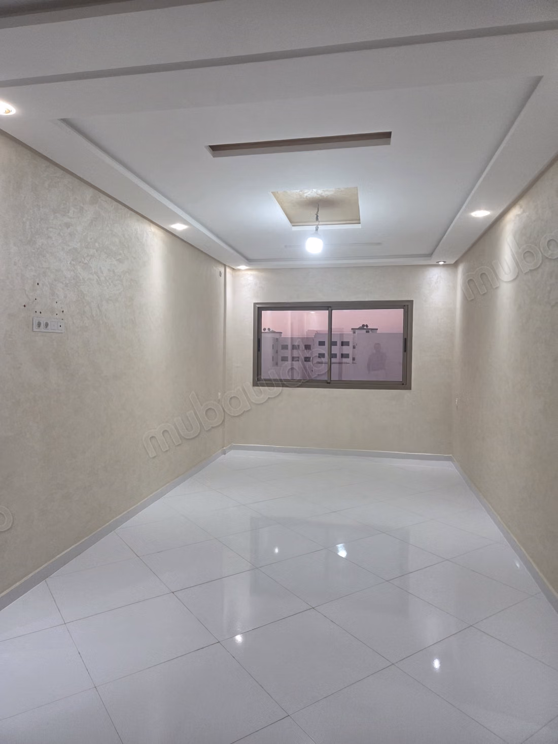 Appartement en location à Sala el Jadida. Superficie 96 m². Salon traditionnel marocain, résidence sécurisée