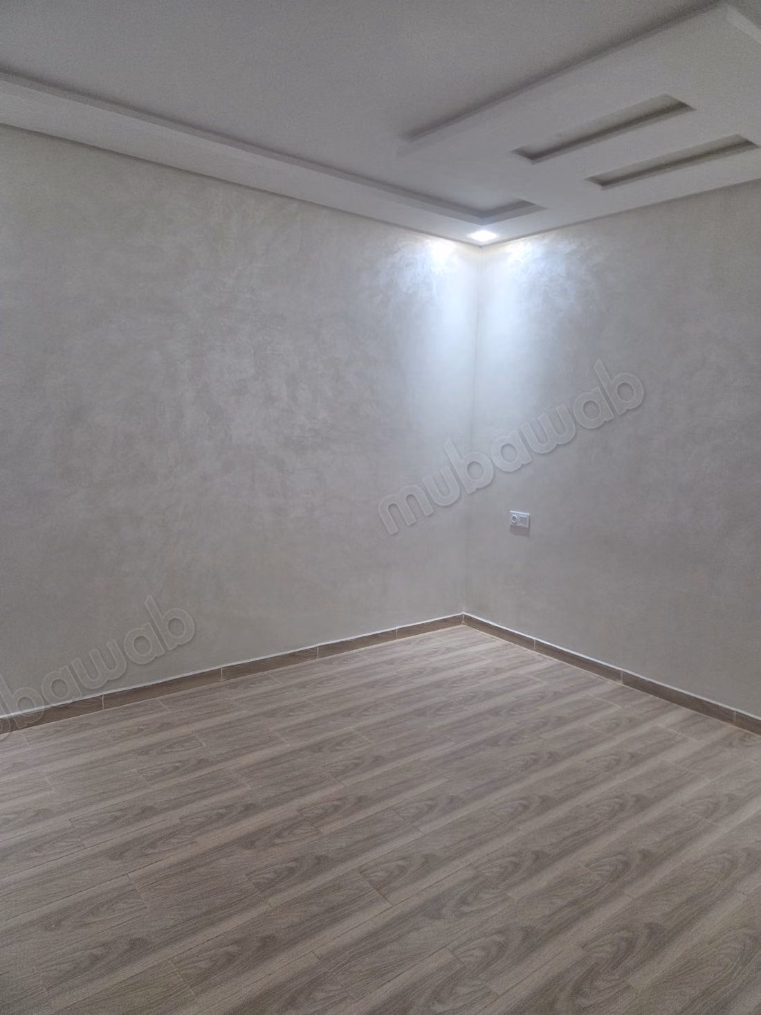 Appartement en location à Sala el Jadida. Superficie 96 m². Salon traditionnel marocain, résidence sécurisée