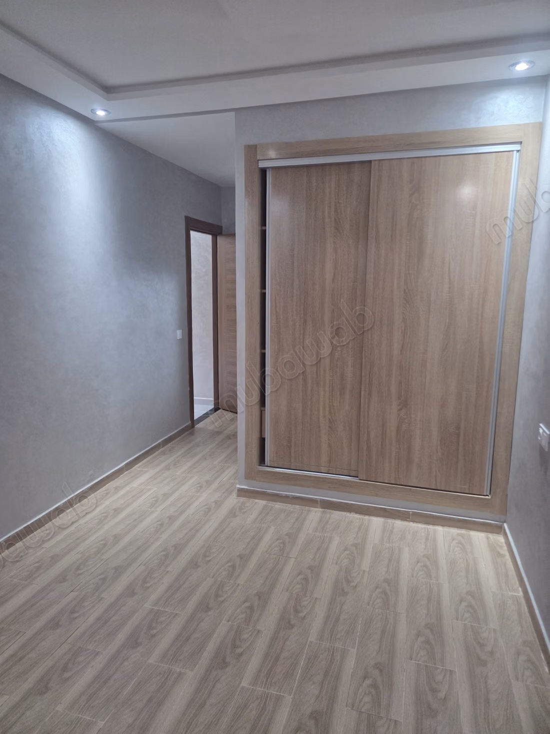Appartement en location à Sala el Jadida. Superficie 96 m². Salon traditionnel marocain, résidence sécurisée