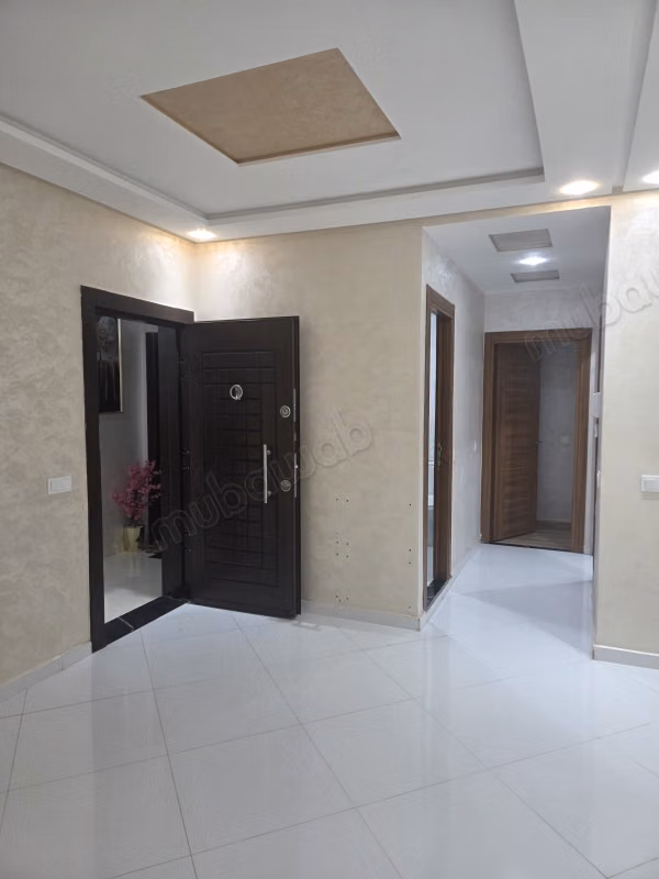 Appartement en location à Sala el Jadida. Superficie 96 m². Salon traditionnel marocain, résidence sécurisée