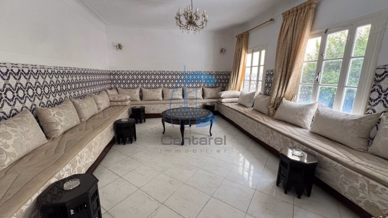 Villa con 4 camere da letto e 1 camera per il personale in vendita a Daoudiate