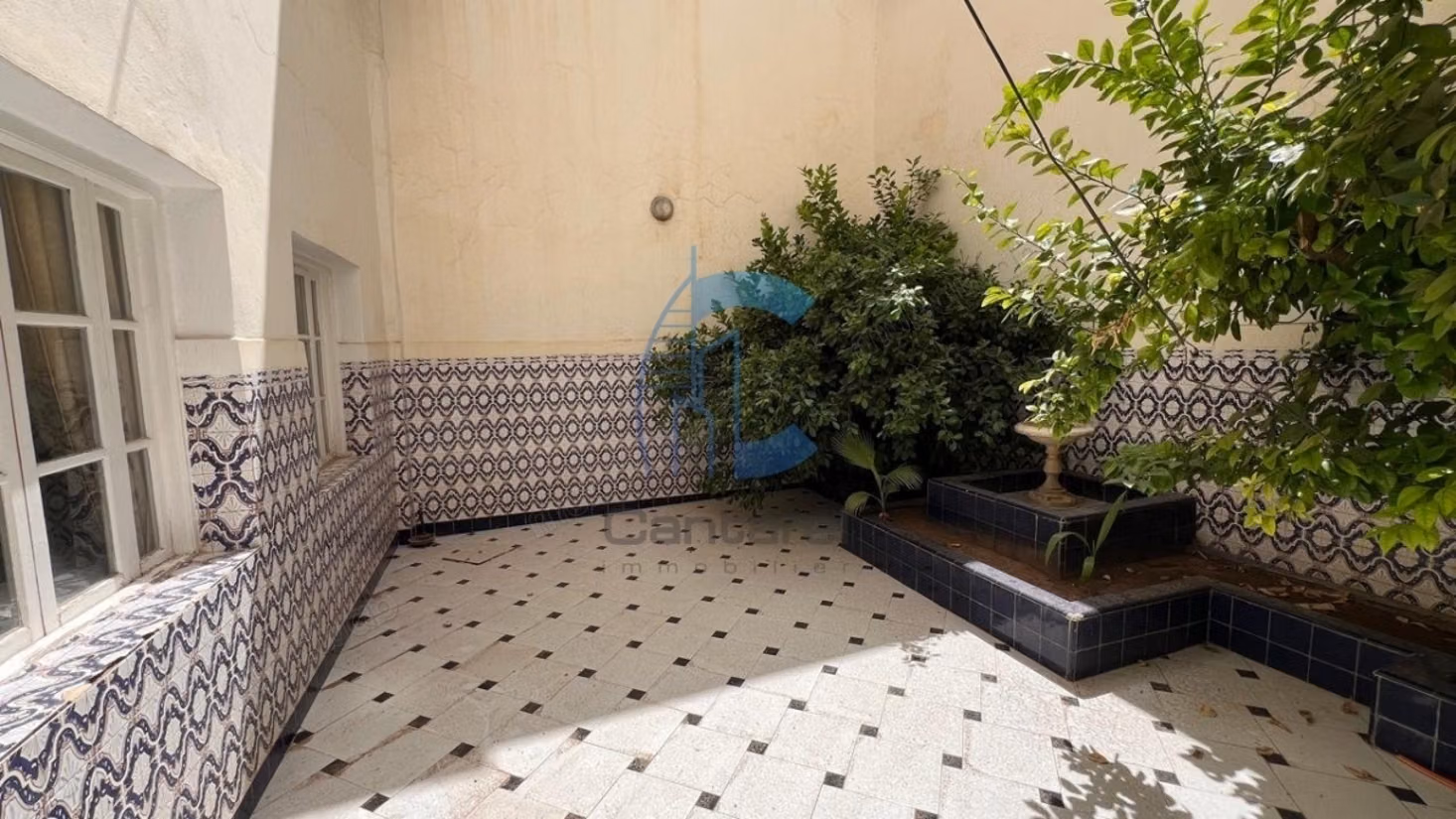 Villa con 4 camere da letto e 1 camera per il personale in vendita a Daoudiate