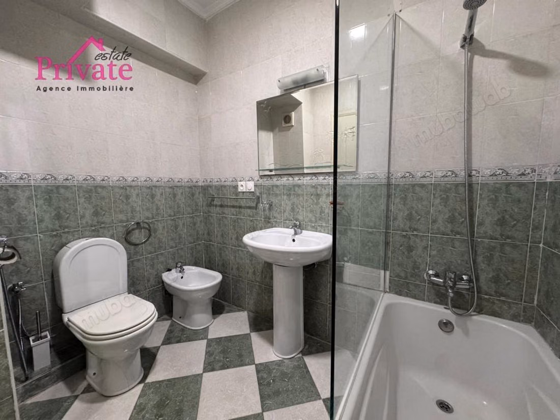 Location Appartement 69m² boulevard Tanger 
Ref: LM857