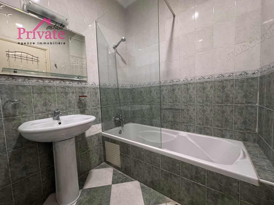Location Appartement 69m² boulevard Tanger 
Ref: LM857