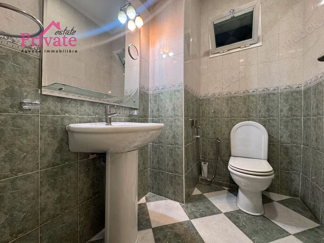 Location Appartement 69m² boulevard Tanger 
Ref: LM857