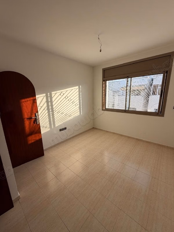 Grande appartamento con 5 camere da letto in affitto ad Agdal