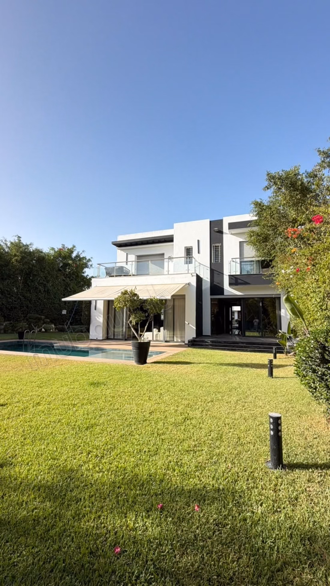 Bouskoura, in vendita un'eccezionale villa con piscina e 4 camere