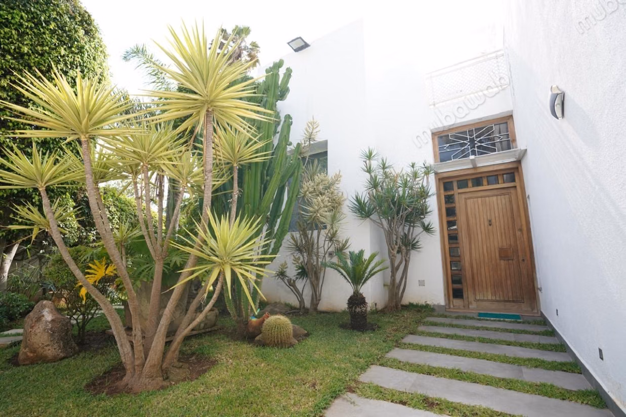 Location villa de haut standing à Ain Diab. 7 grandes pièces. Meublé