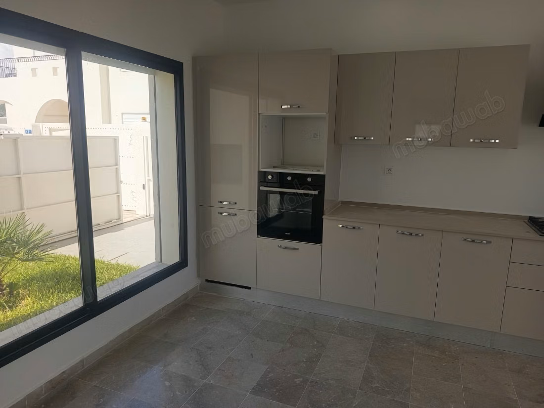 Villa in vendita – Zona Craxi 390 m²