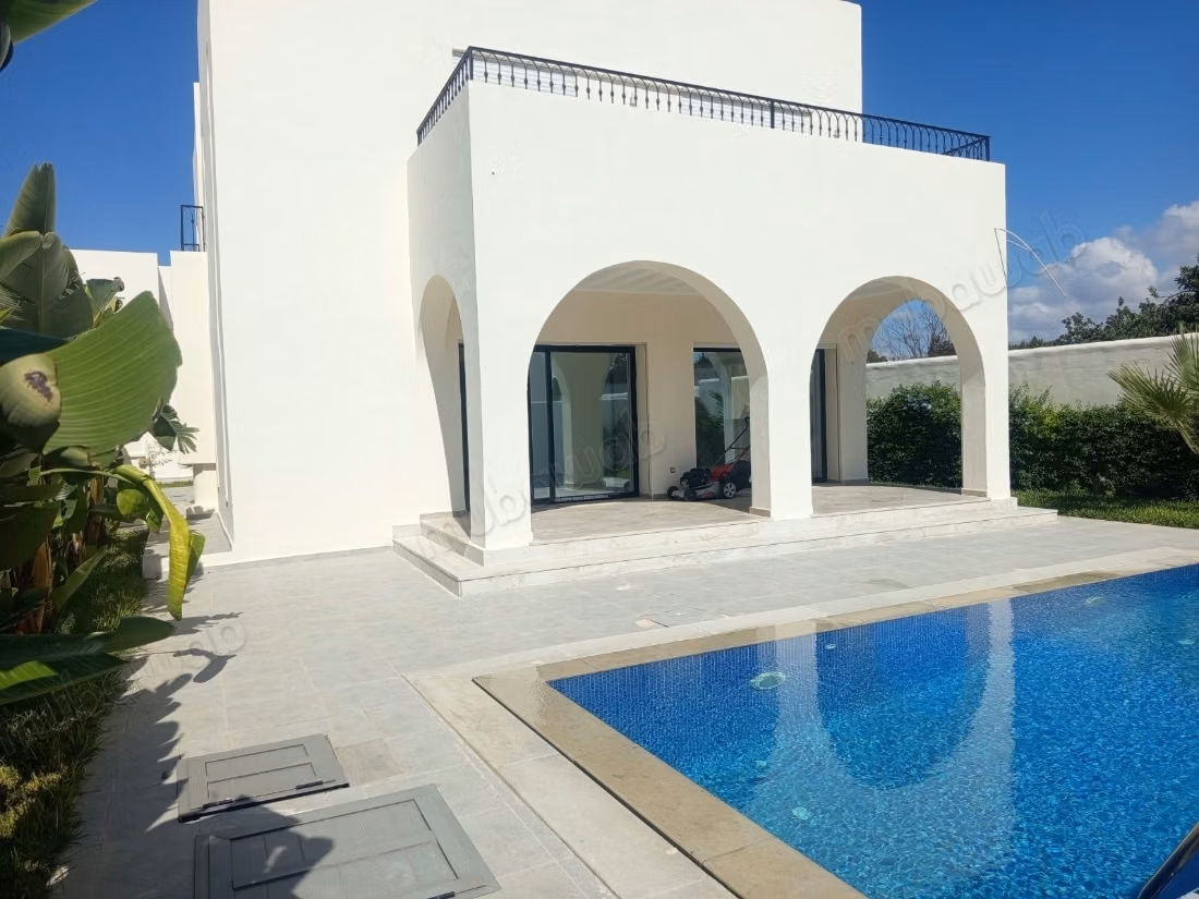 Villa in vendita – Zona Craxi 390 m²