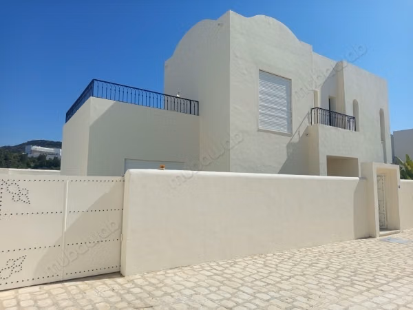 Villa in vendita – Zona Craxi 390 m²