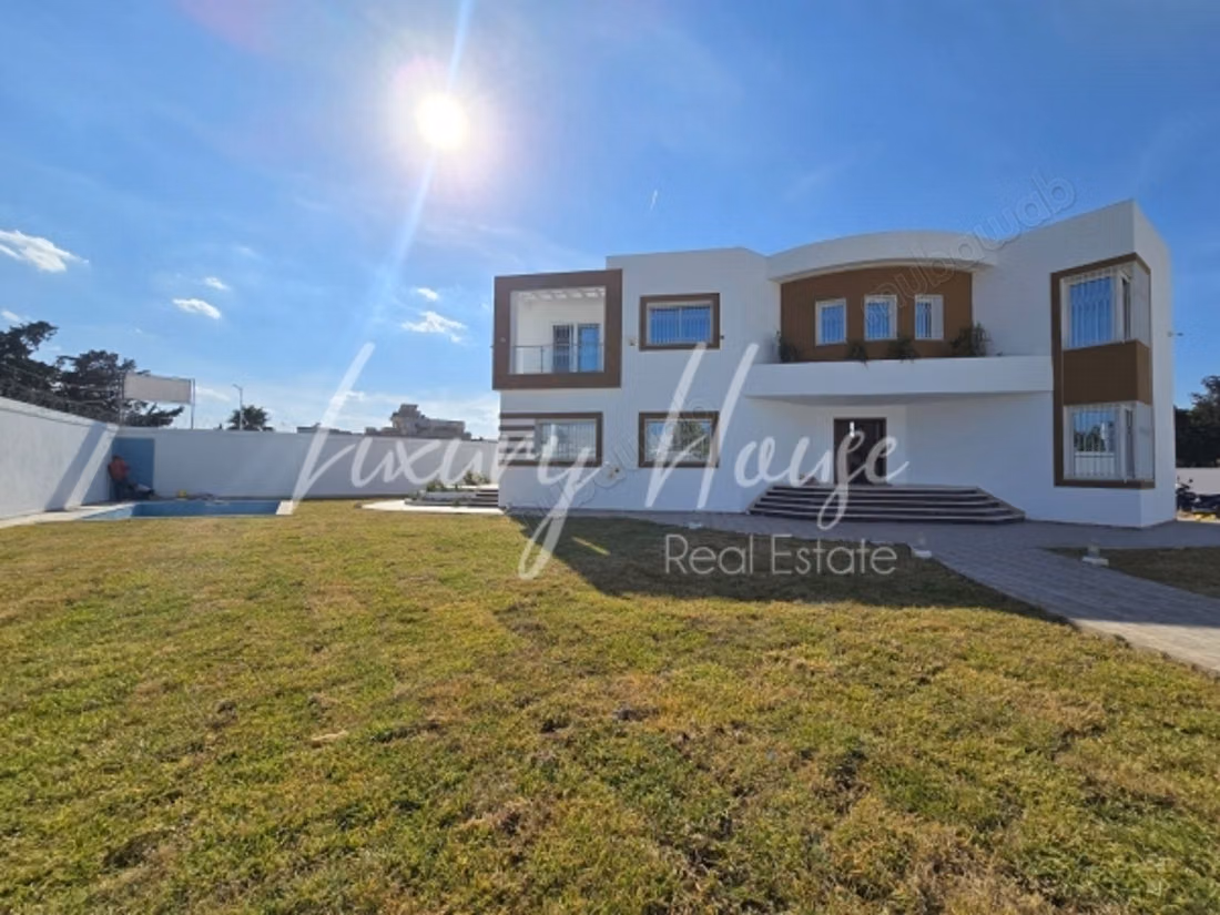 Spaziosa villa S4 con giardino e piscina a Chotra