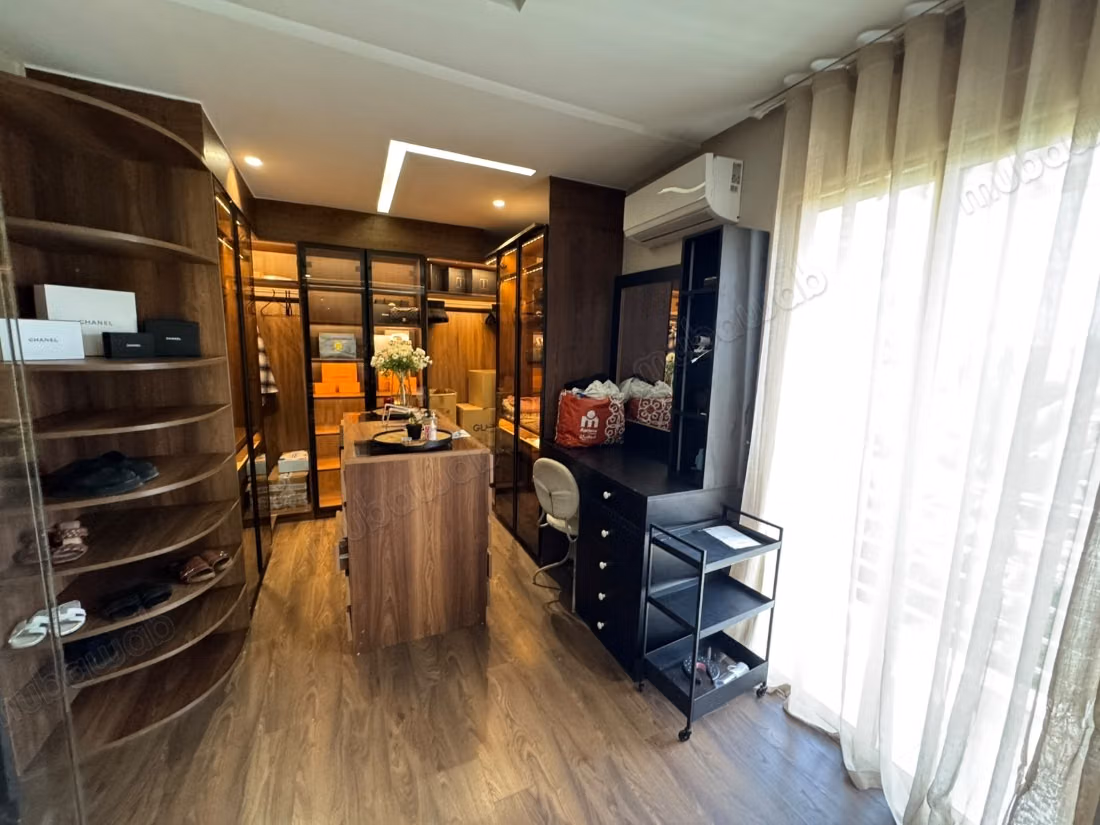 Villa in a row on 3 levels for sale
