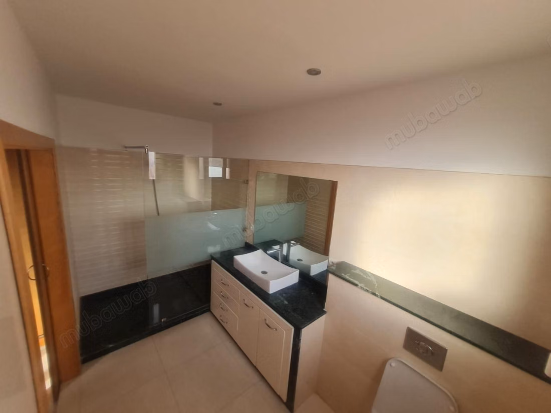 Superb premises for rent in Sidi Ghanem LO26133