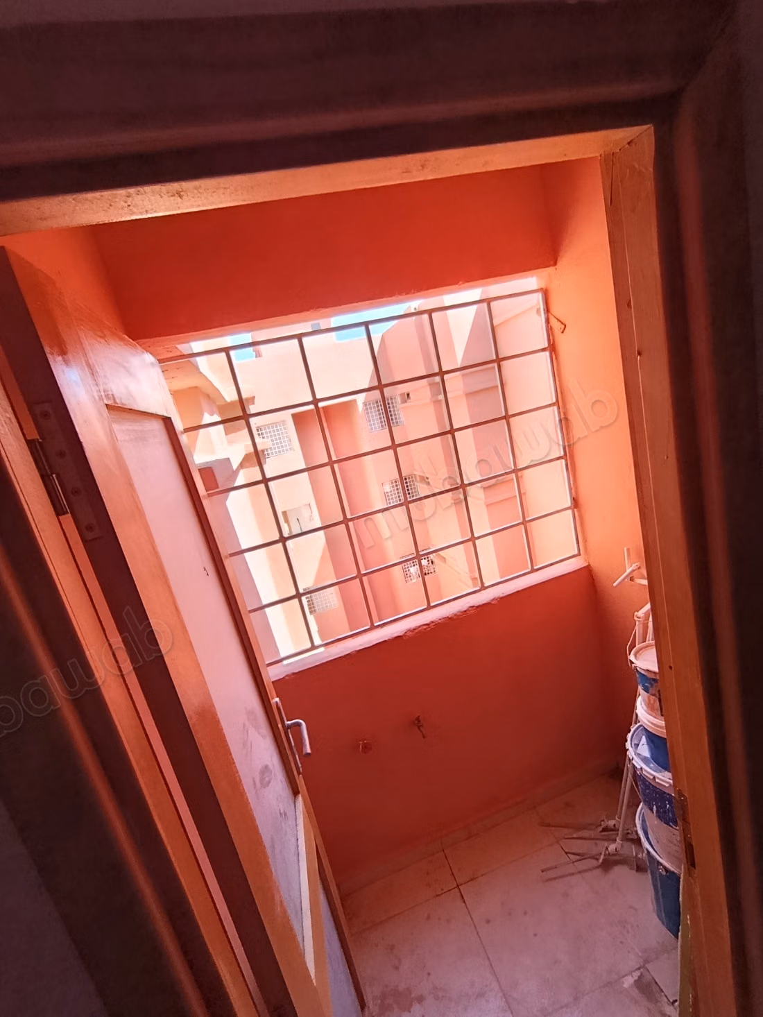Zeer mooi appartement te huur in Ain Mezouar. 4 comfortabele kamers. Keuken met oven
