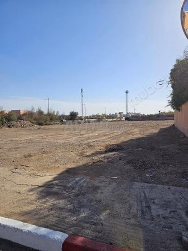 Venta de terreno de esquina en Targa