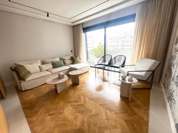Bellissimo studio moderno e arredato con gusto e ben soleggiato