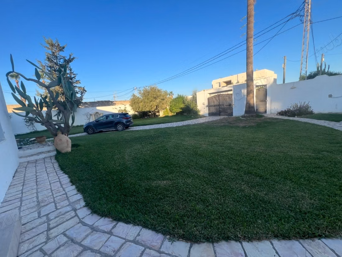 A vente villa plain pied avec piscine
