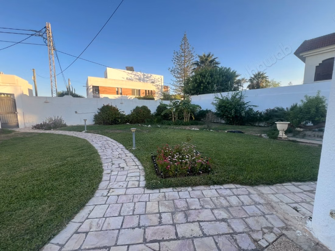 A vente villa plain pied avec piscine