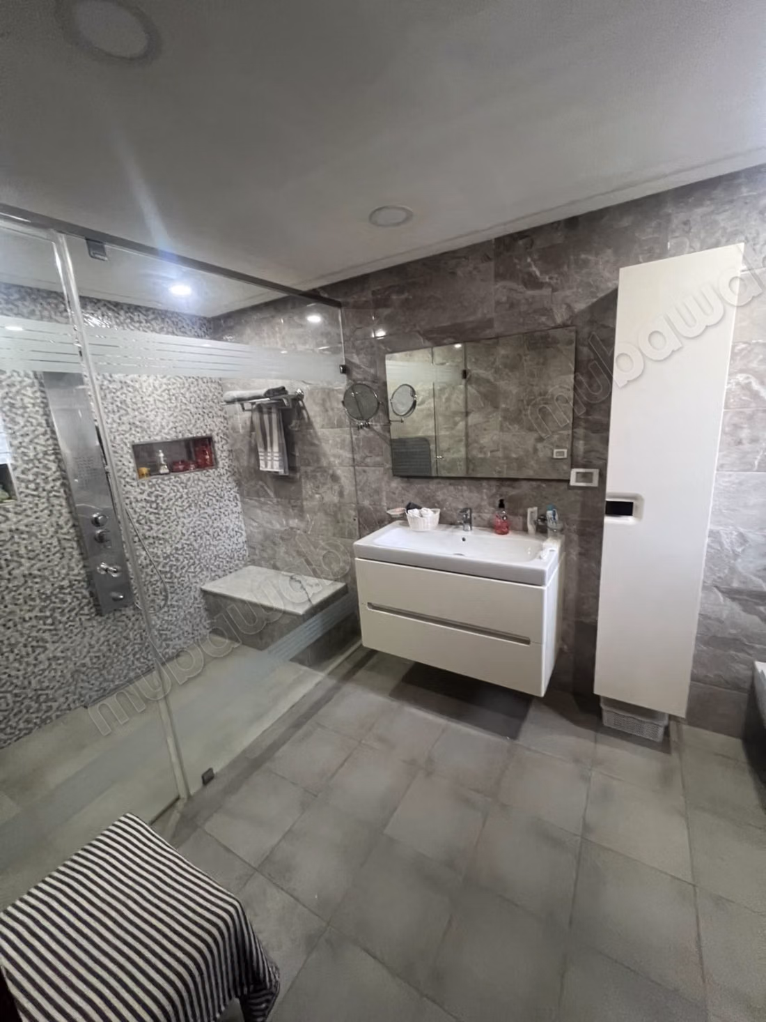 A vente villa plain pied avec piscine