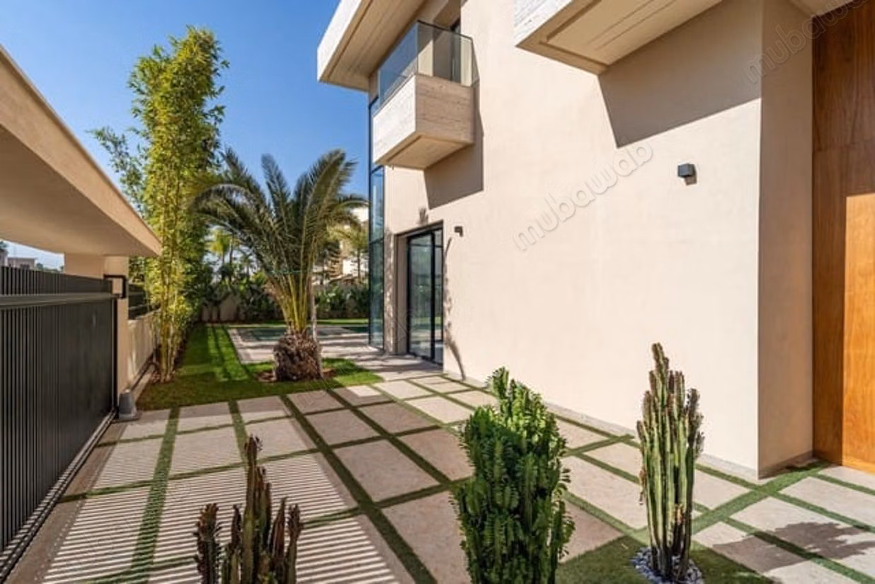 High-end villa for sale on Route de Tahanaout. 6 large rooms. Fireplace, pool