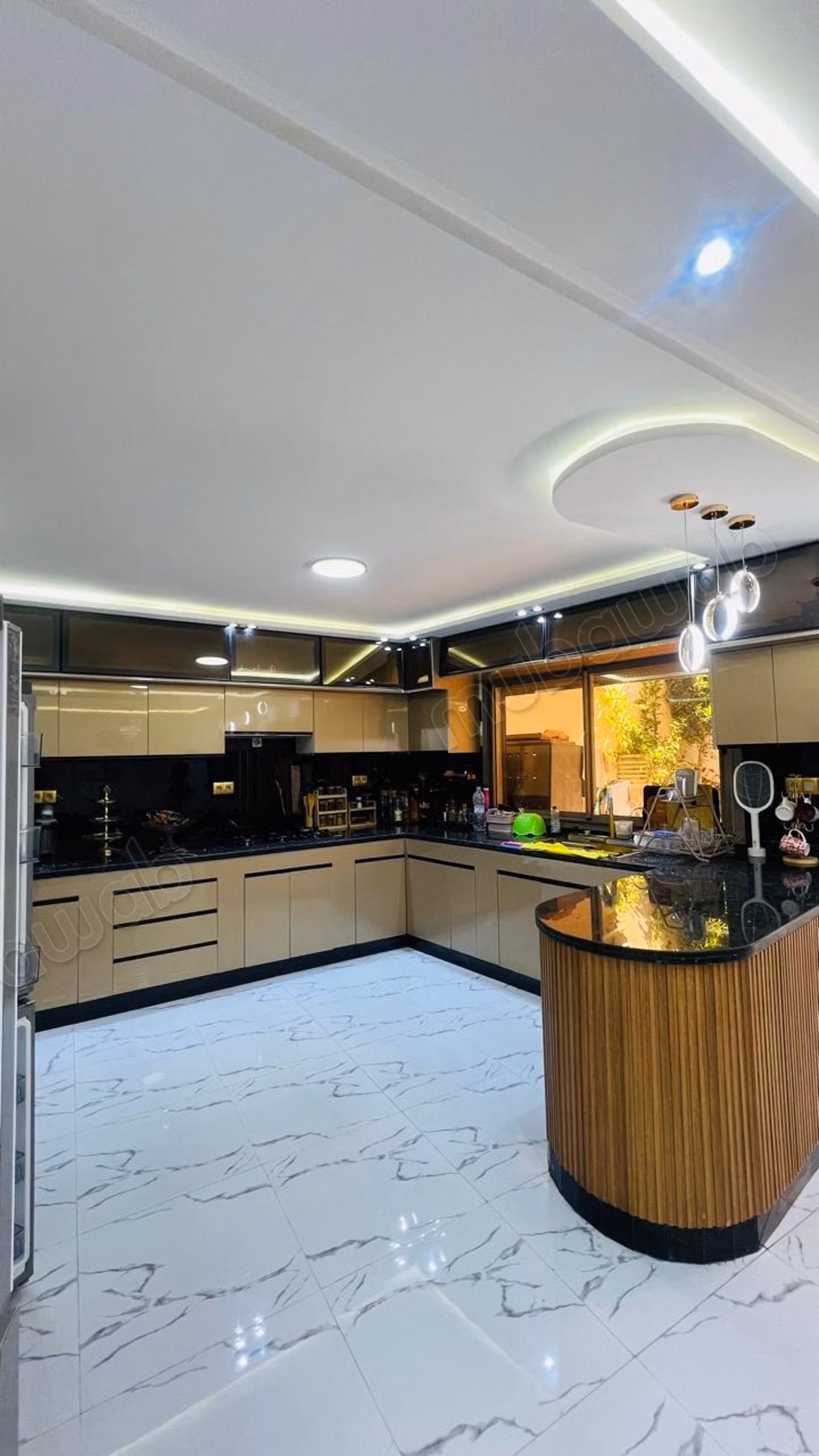 Luxury villa for rent on Casablanca Road. Total area 400 m². Furnished