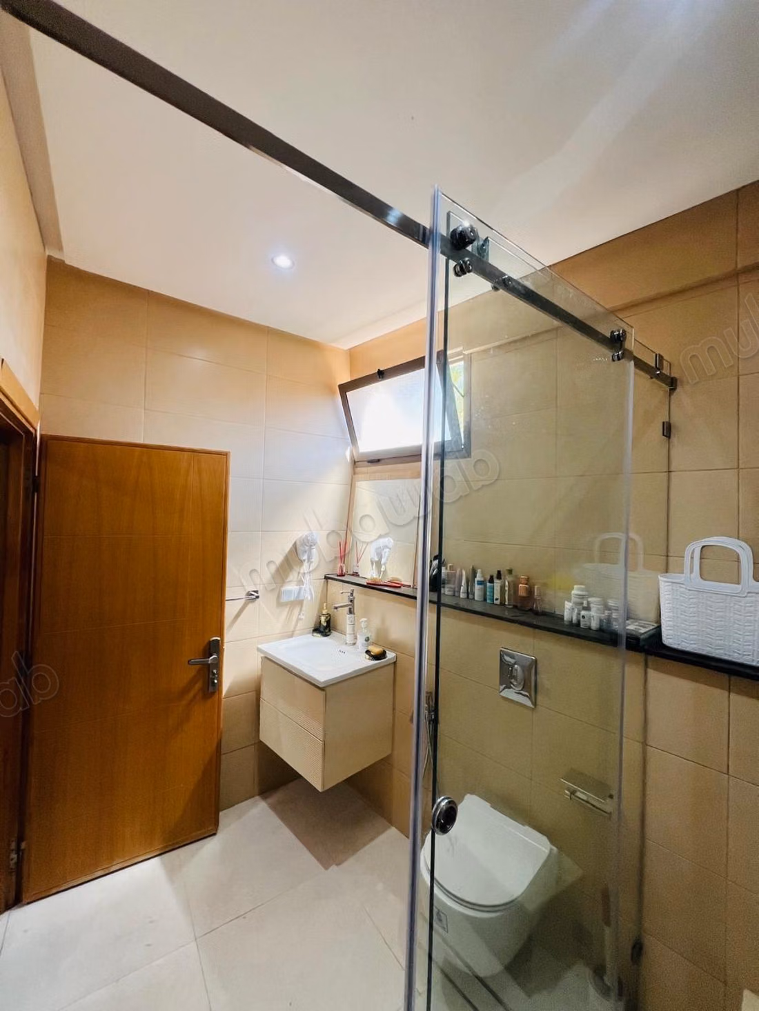 Luxury villa for rent on Casablanca Road. Total area 400 m². Furnished