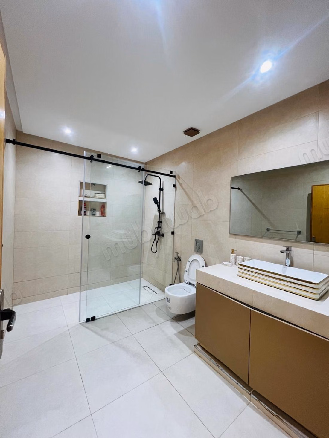 Luxury villa for rent on Casablanca Road. Total area 400 m². Furnished