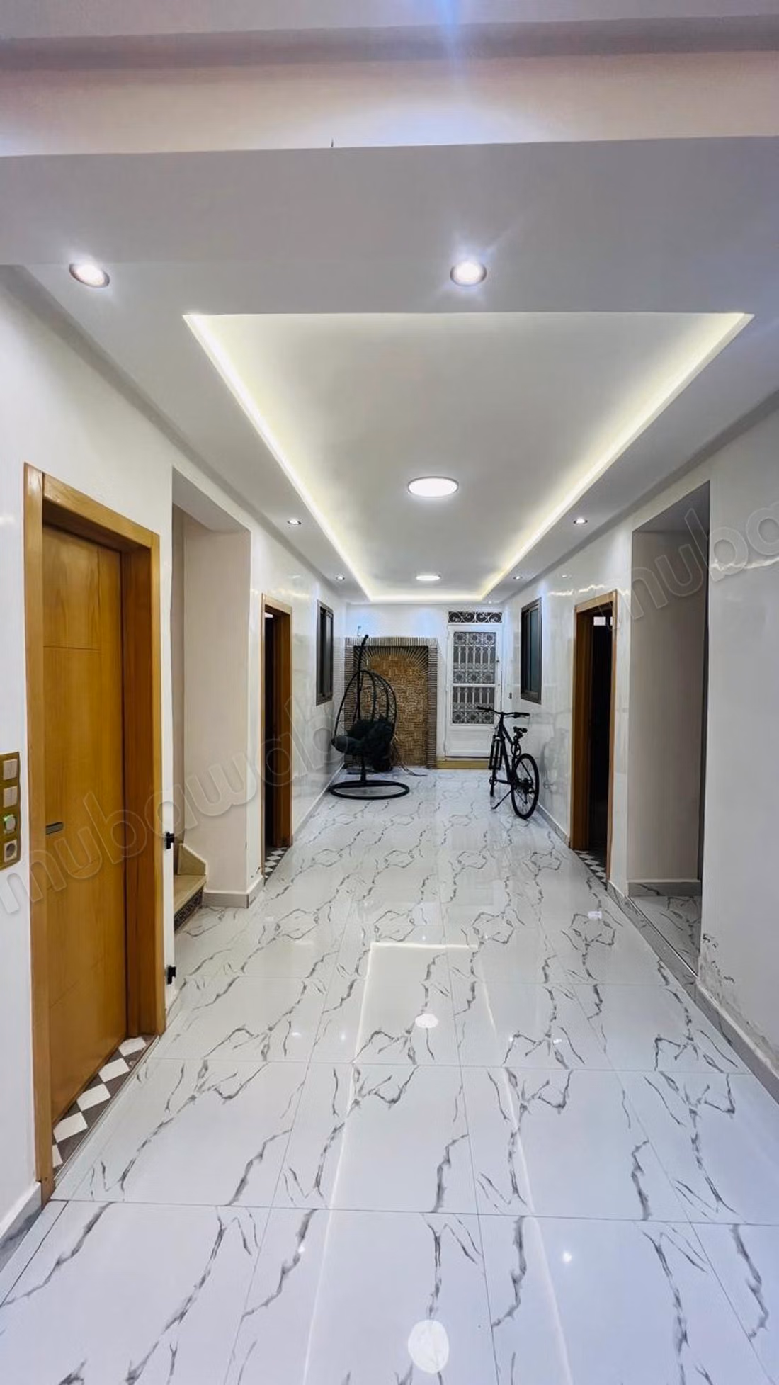 Luxury villa for rent on Casablanca Road. Total area 400 m². Furnished