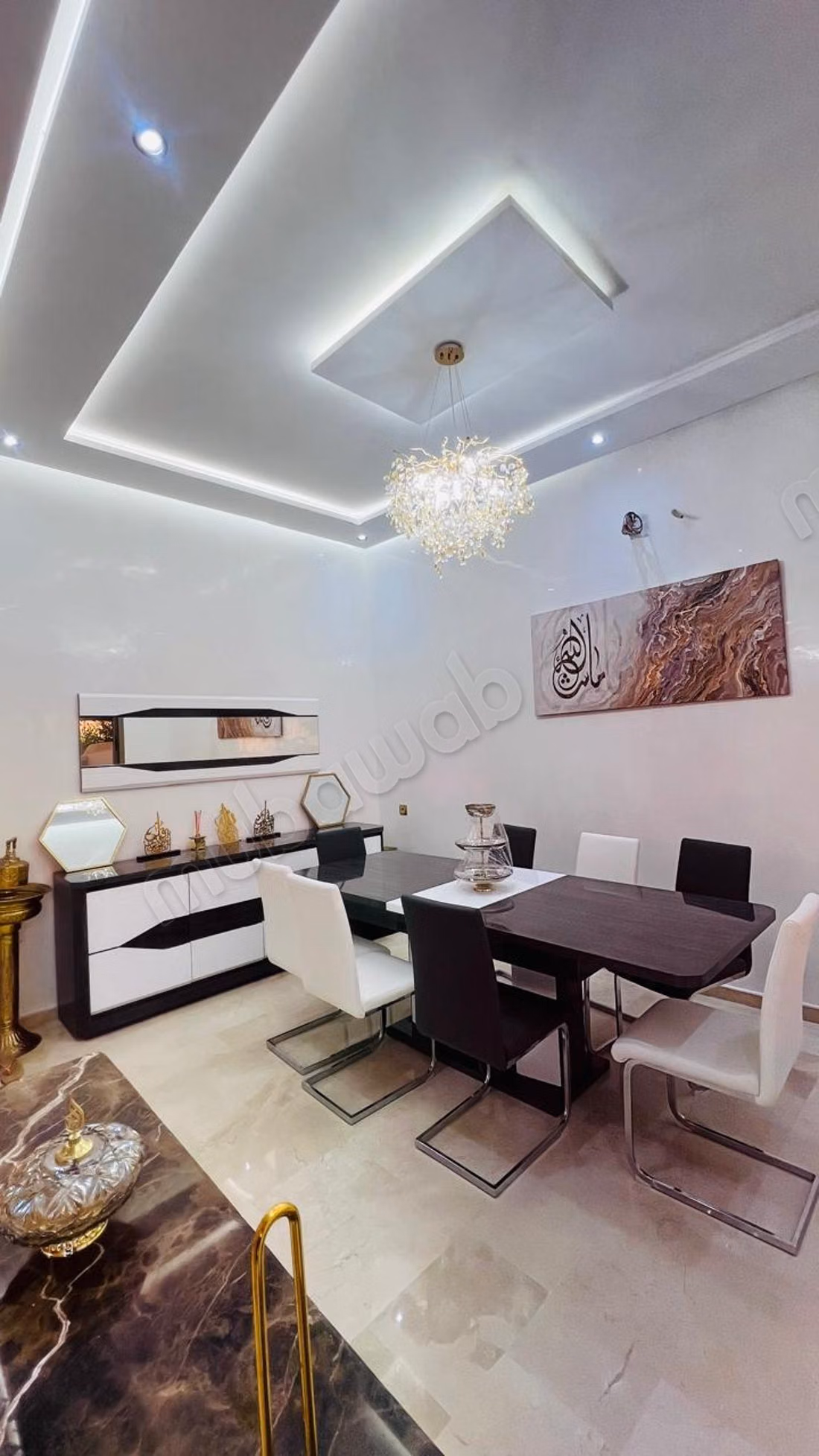 Luxury villa for rent on Casablanca Road. Total area 400 m². Furnished