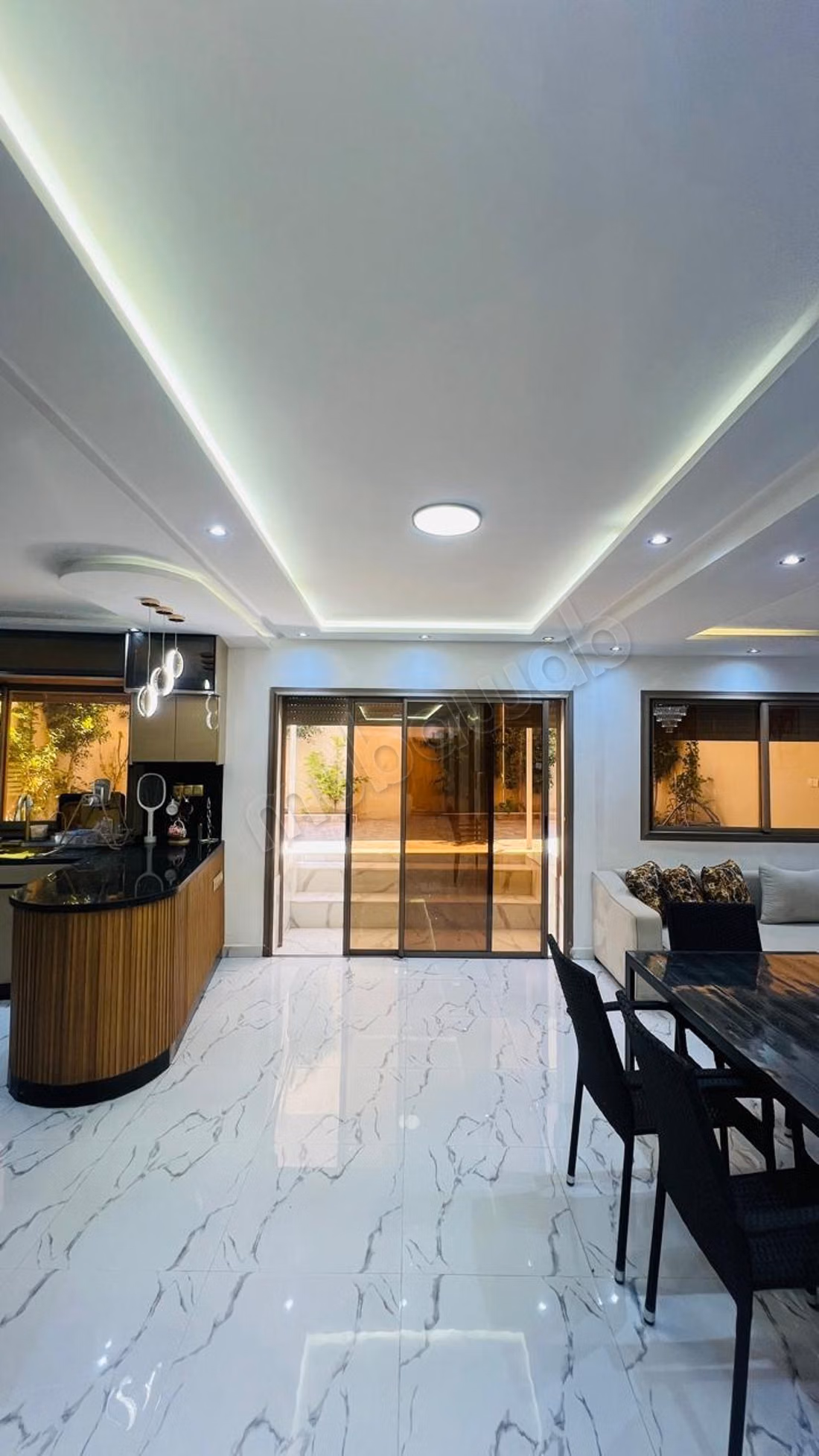 Luxury villa for rent on Casablanca Road. Total area 400 m². Furnished