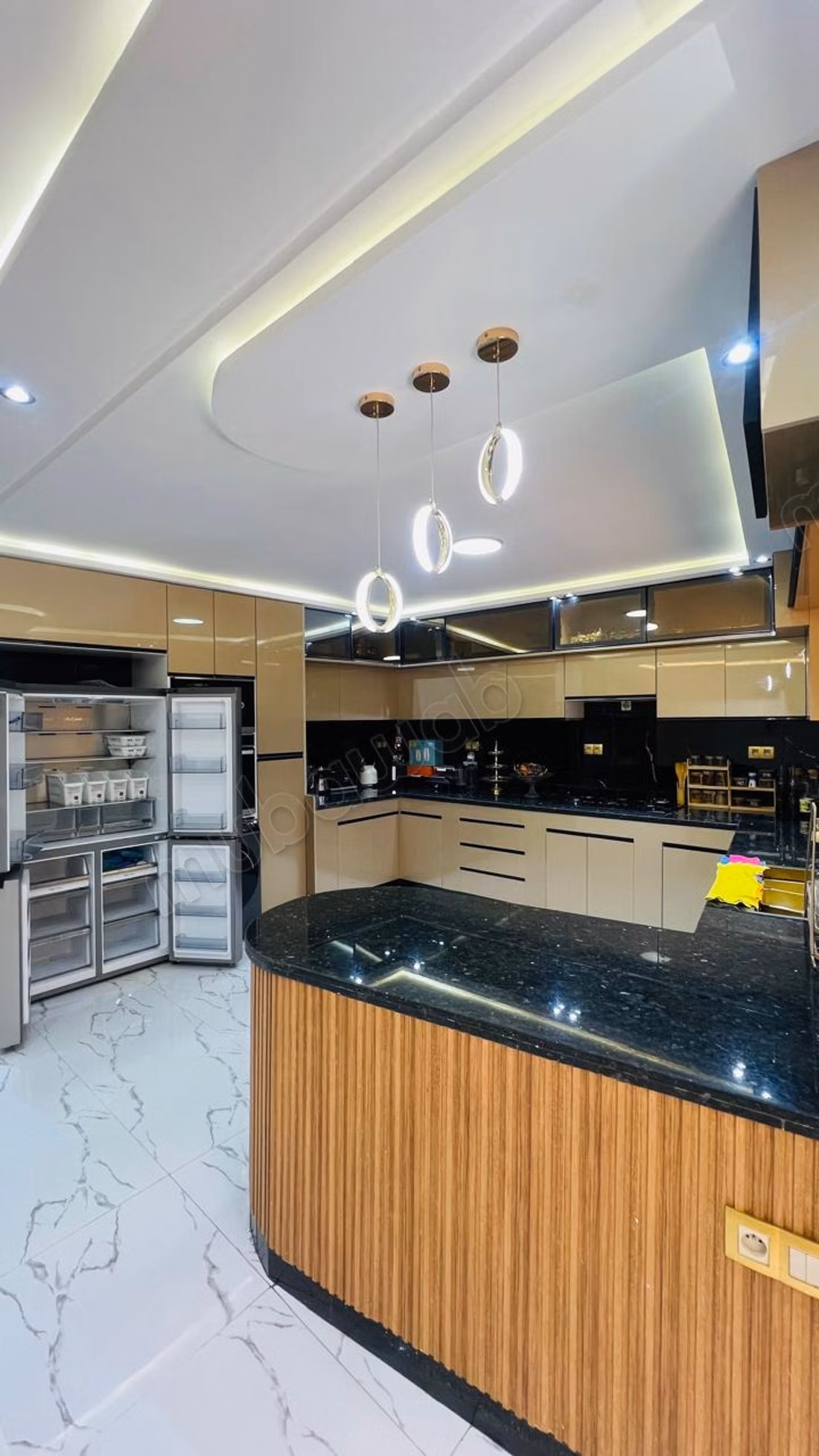 Luxury villa for rent on Casablanca Road. Total area 400 m². Furnished