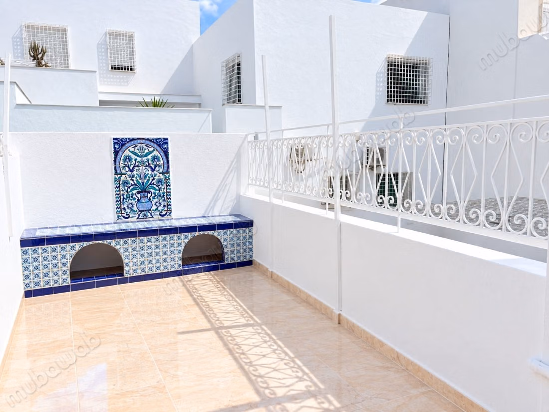 À VENDRE – Triplex S8 aux UV4 El Menzah 6