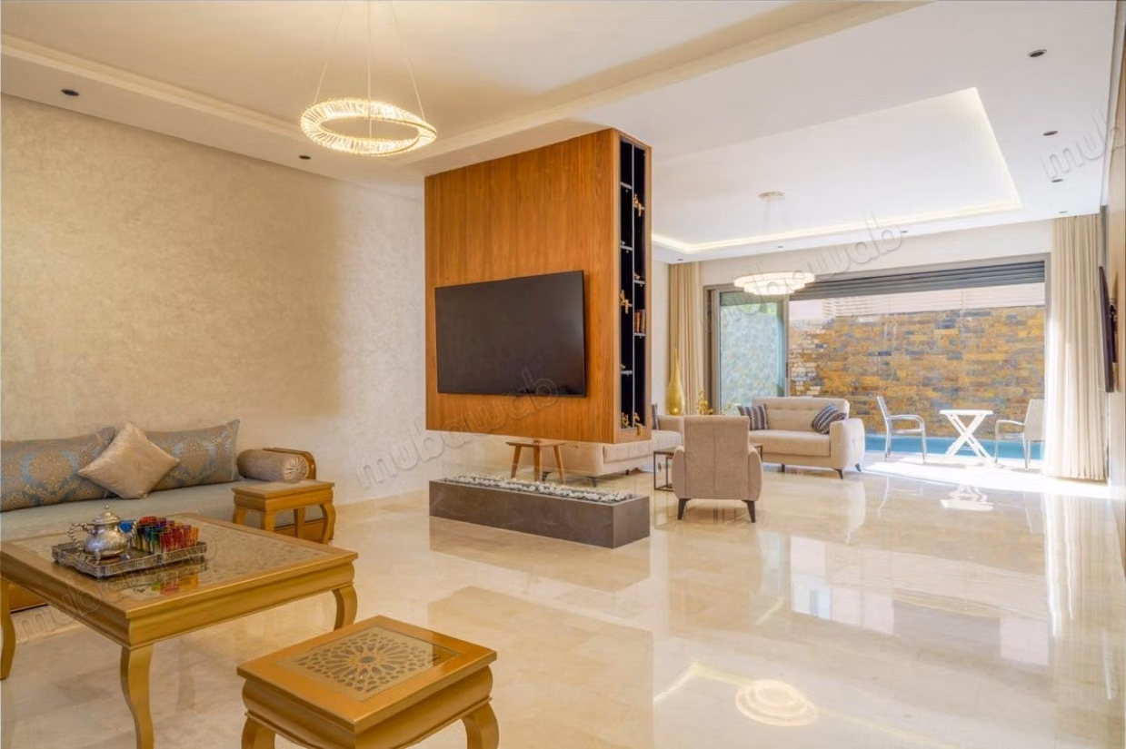 Luxury villa for rent in Route Amizmiz. 6 large rooms. Well furnished