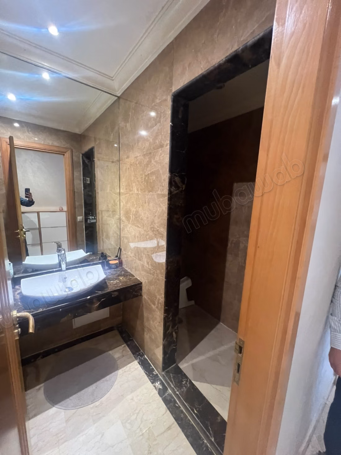 Appartement à louer à Maârif Extension vide. 3 grandes pièces. Bien meublé