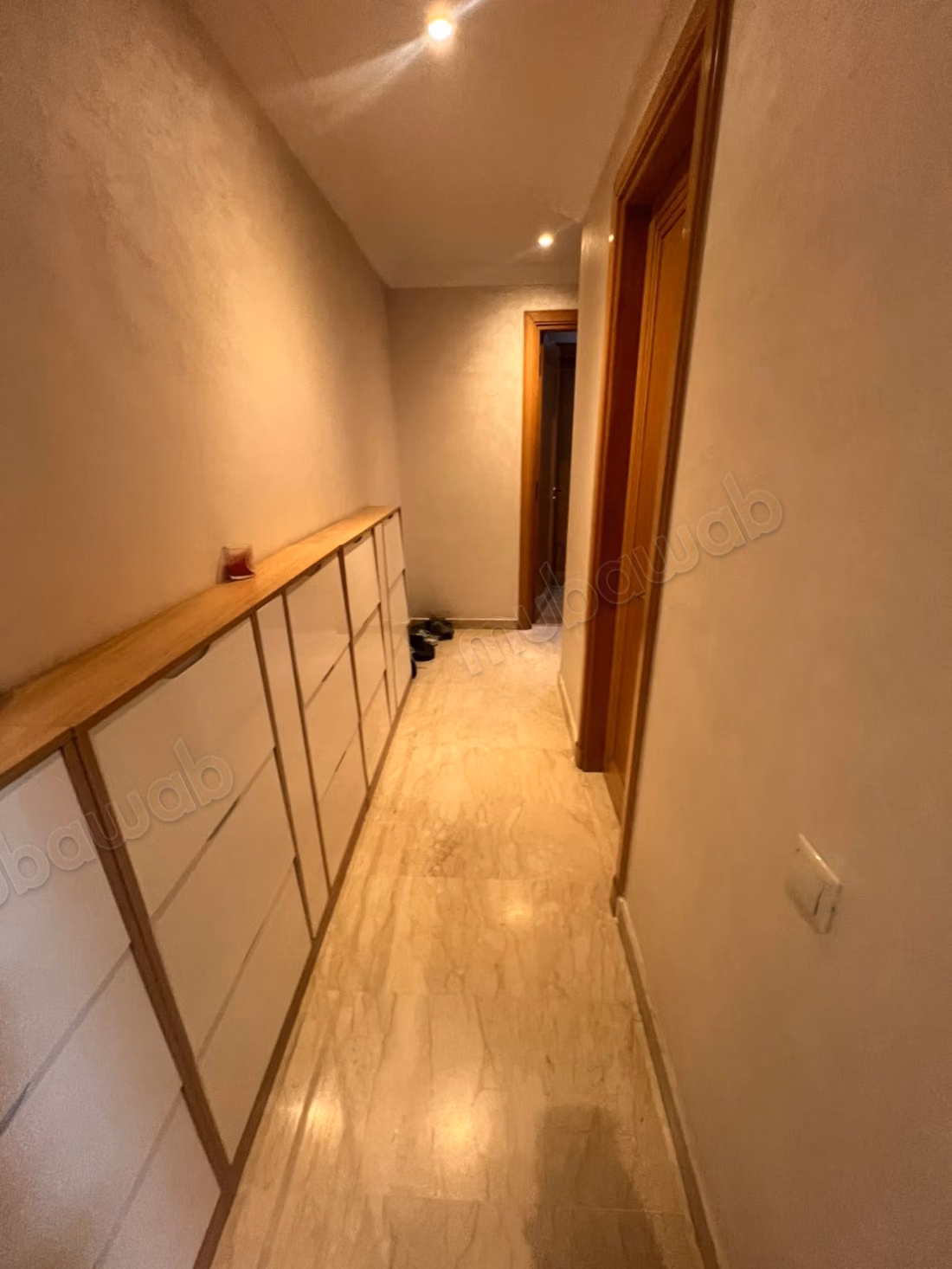 Appartement à louer à Maârif Extension vide. 3 grandes pièces. Bien meublé