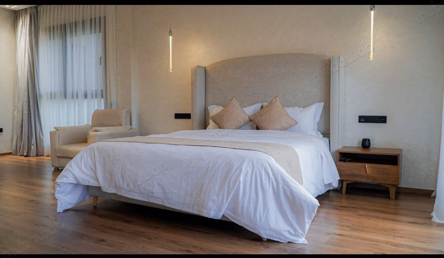 Luxury villa for sale on Route de Tahanaout. Total area 360 m². Furnished