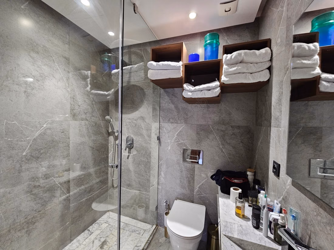 ABSOLUTE Refinement. Apartment without overlooking