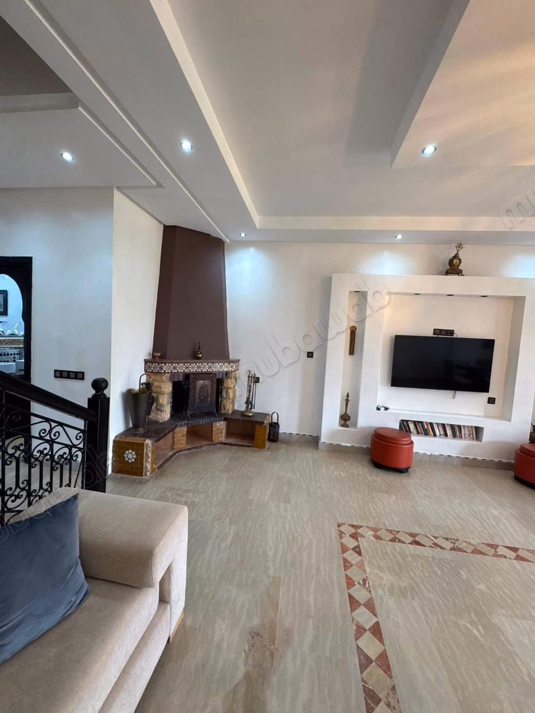 300 m² Villa with Pool for Rent