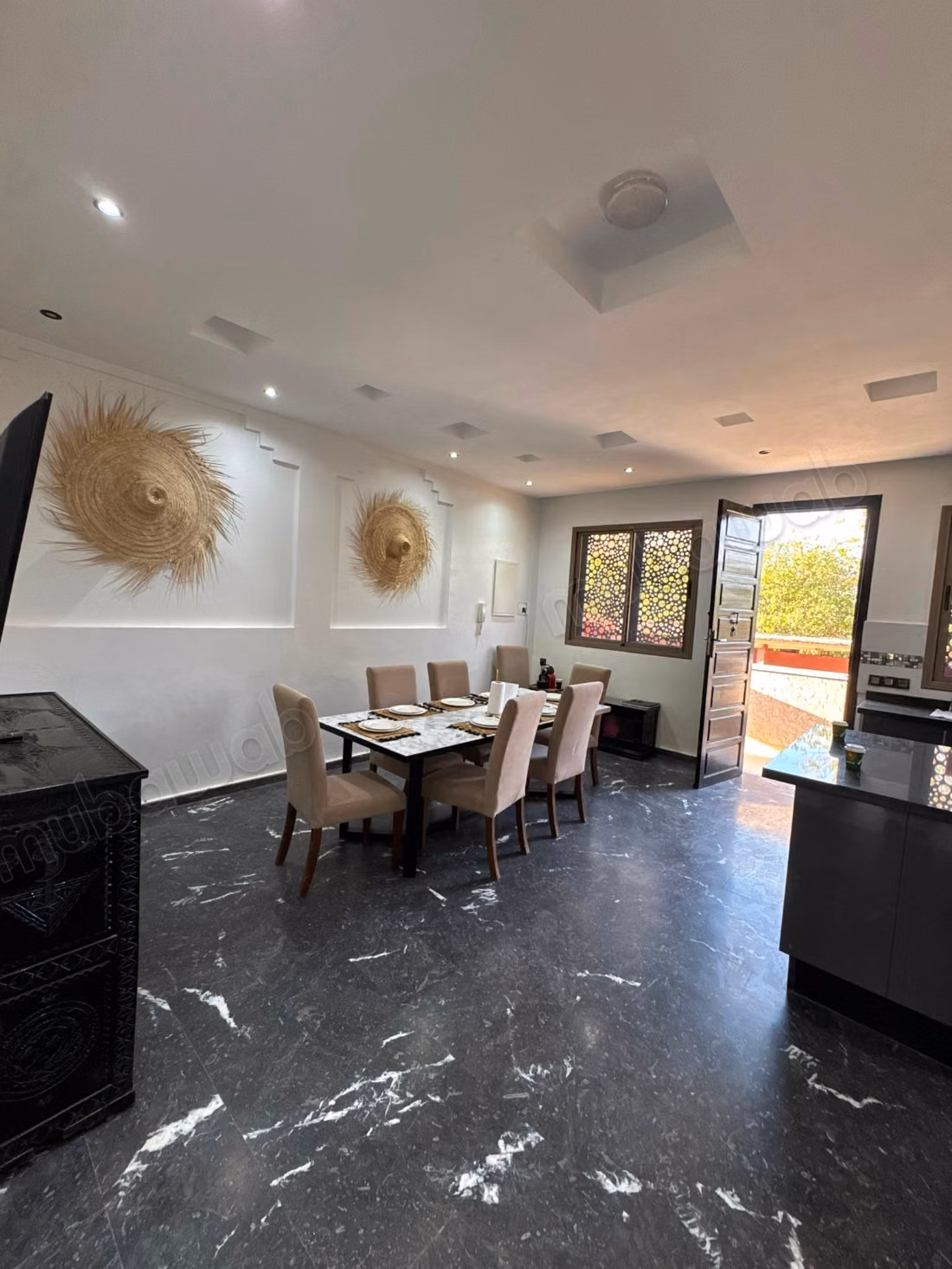 300 m² Villa with Pool for Rent