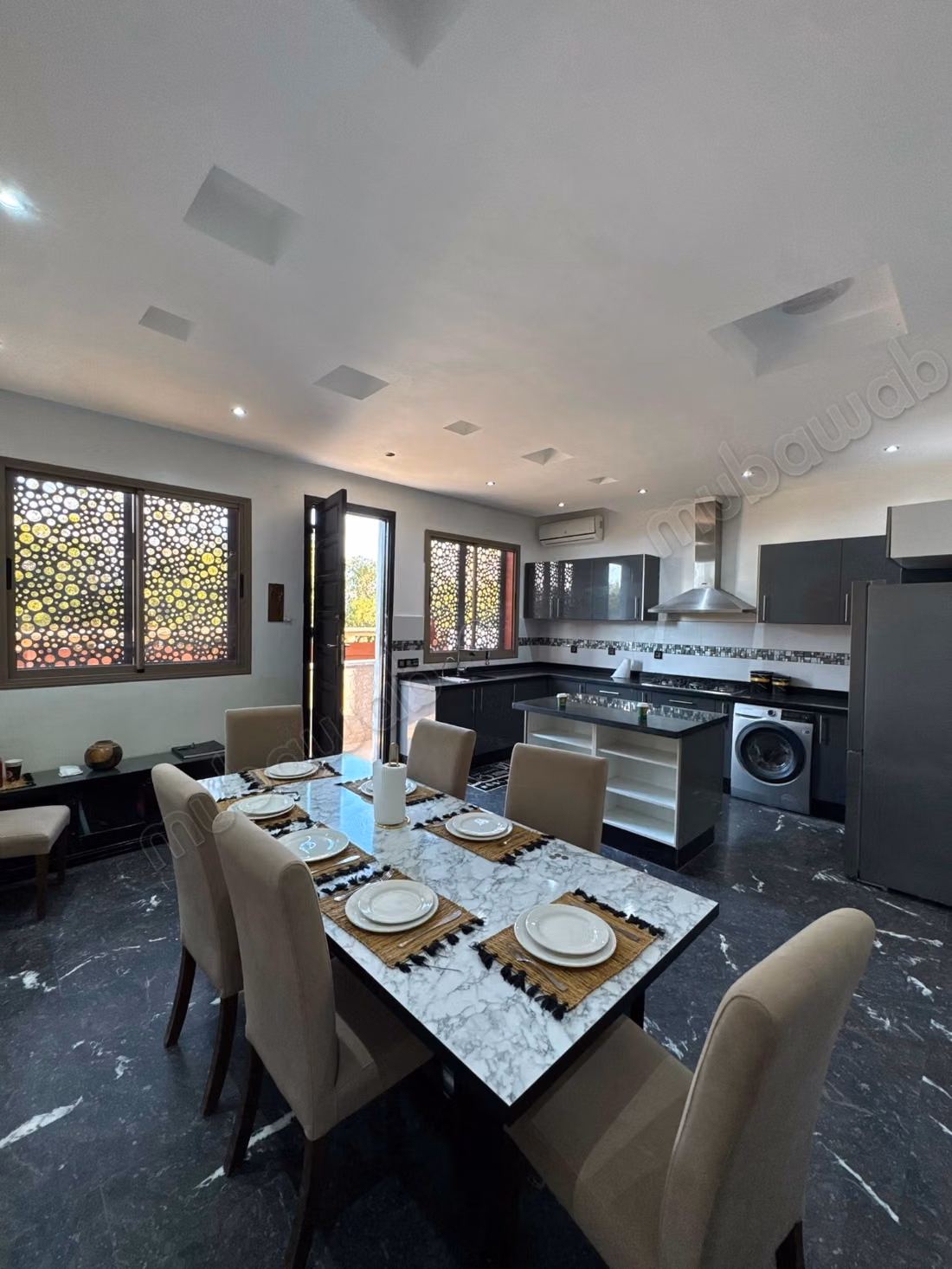 300 m² Villa with Pool for Rent