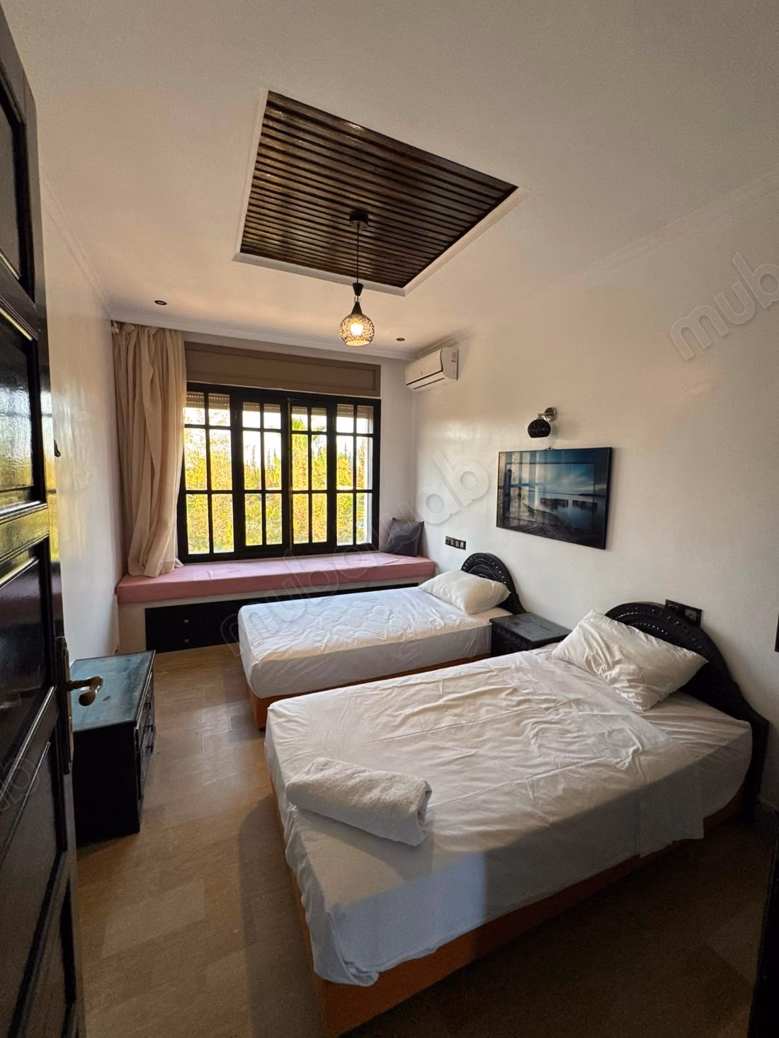 300 m² Villa with Pool for Rent