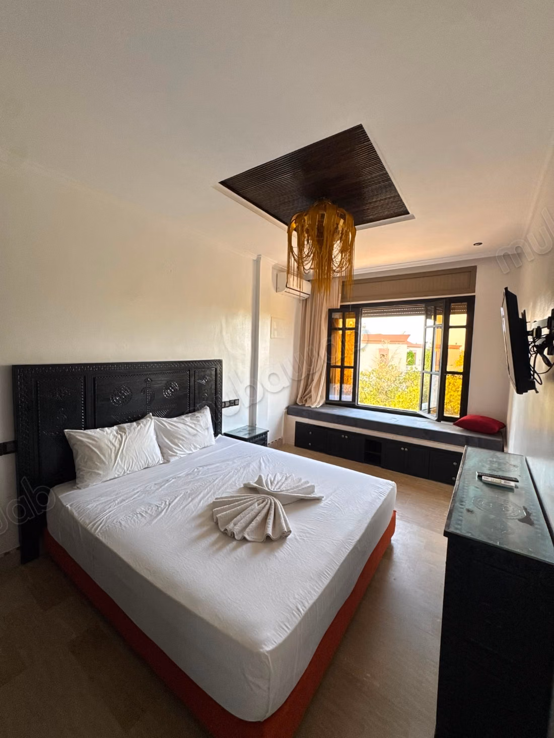 300 m² Villa with Pool for Rent