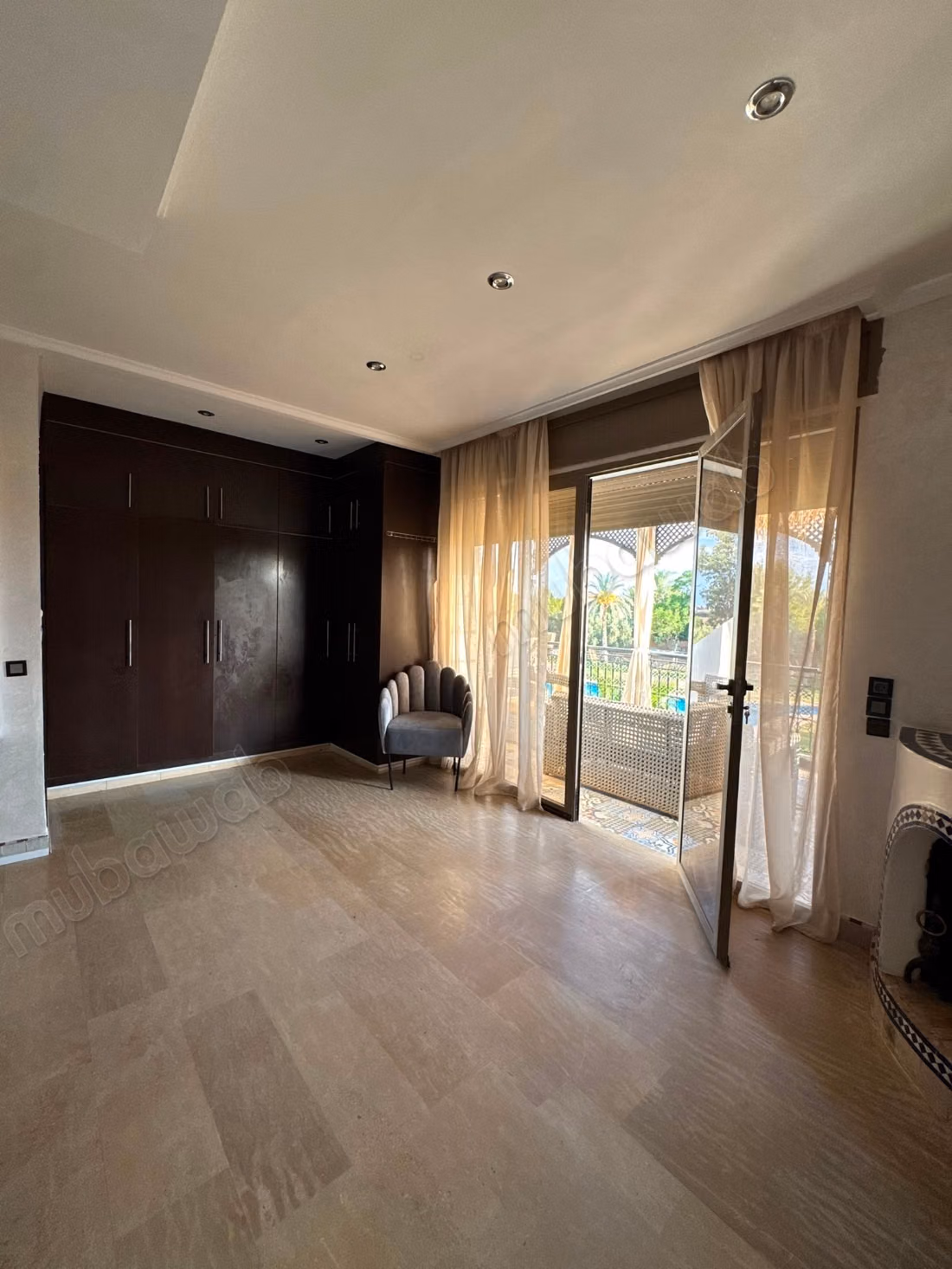 300 m² Villa with Pool for Rent