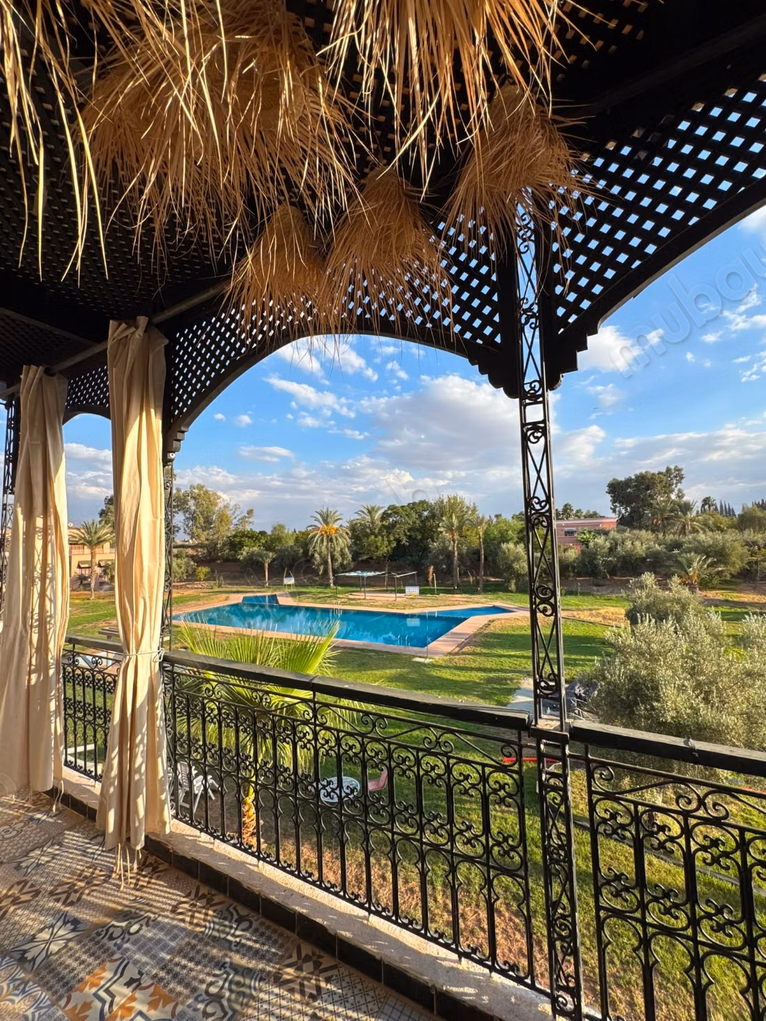 300 m² Villa with Pool for Rent